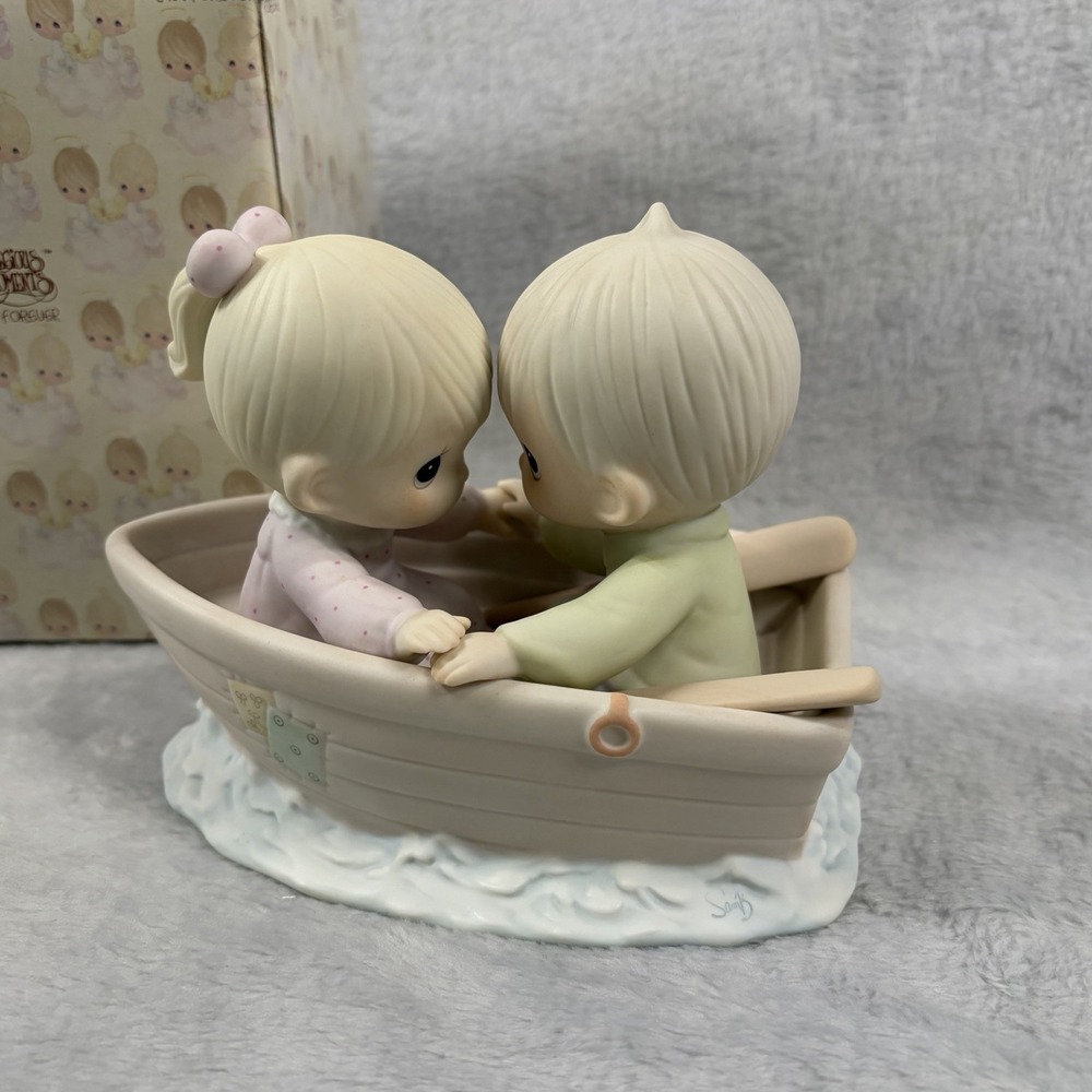PRECIOUS MOMENTS 1985 "100250" "FRIENDS NEVER DRIFT APART"